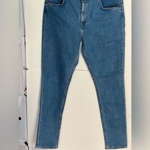 Levi’s vintage high rise skinny jeans. Size 32 L30